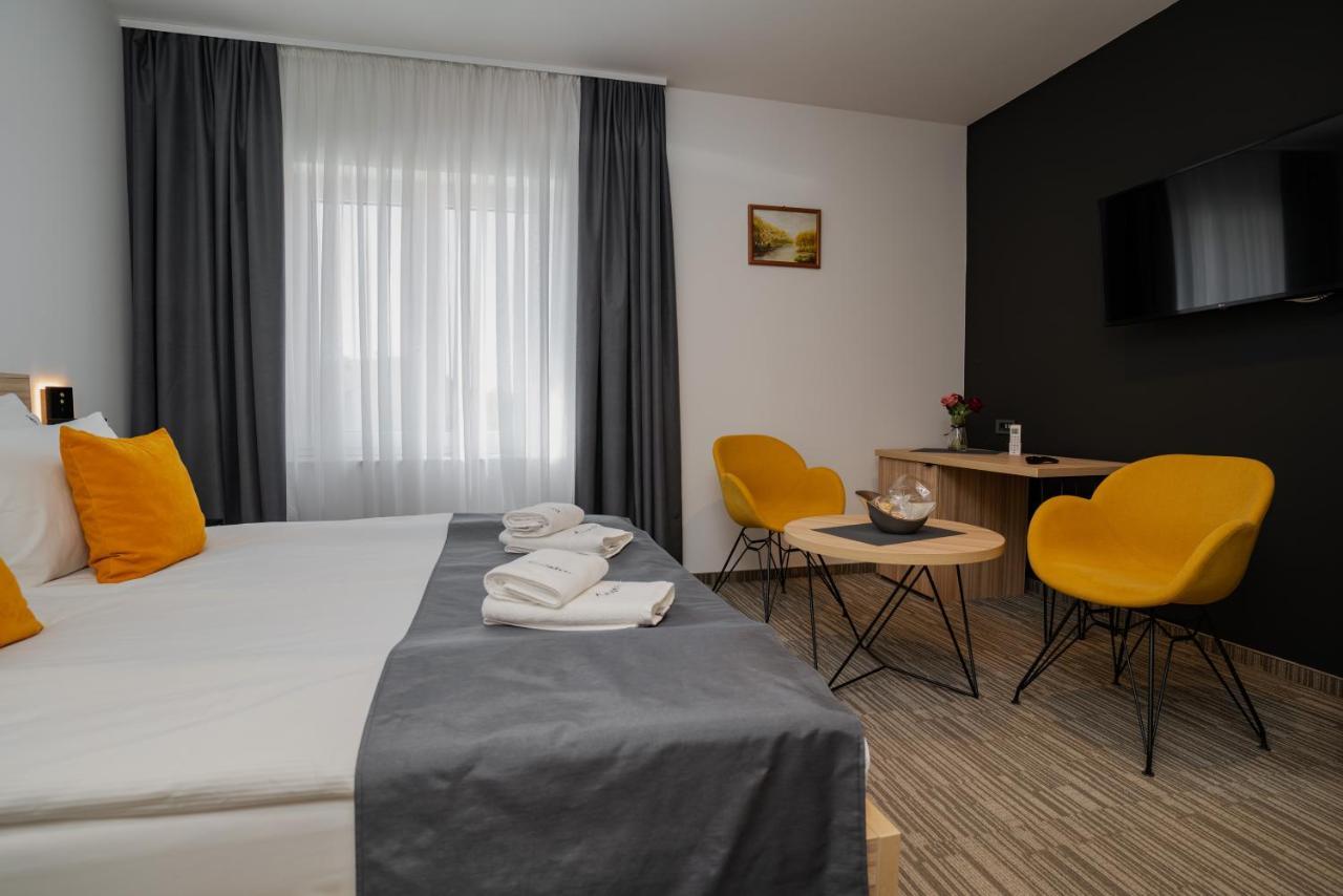 Maestro - Rooms & Restaurant Vukovar Exterior photo